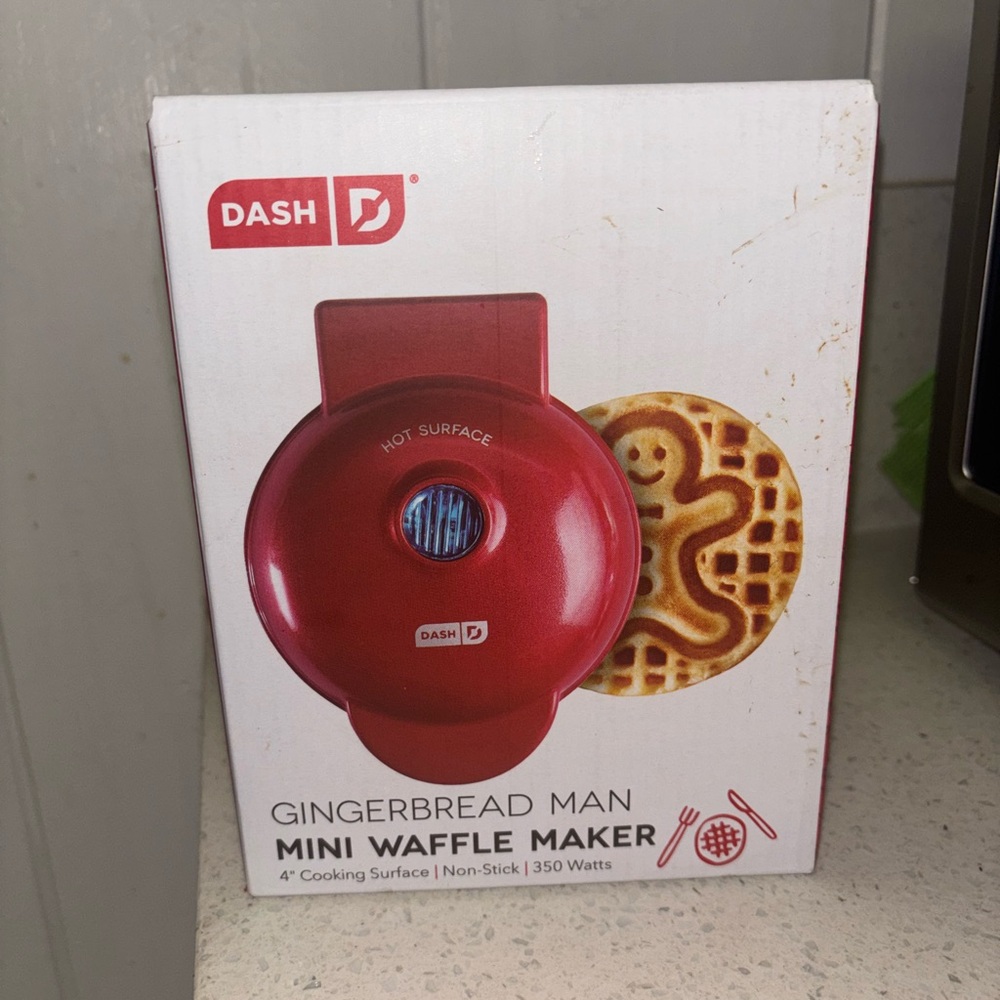 💕DASH Red Gingerbread Man Mini Waffle Maker💕 - Picture 2 of 5